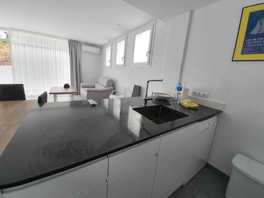 Ferienwohnung Espectacular Planta Baja Con Terraza Y Parking A 5 Min De La Playa Cadaqués Exterior foto